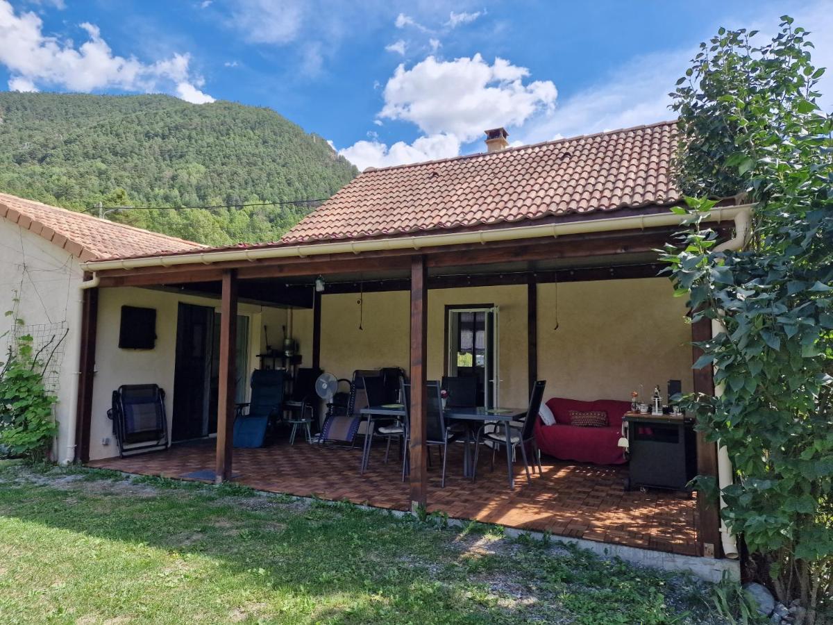 Chambre Aux Gorges De Daluis Guillaumes Exterior photo
